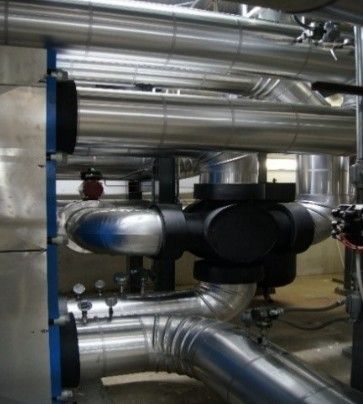 A bunch of pipes are lined up in a room.