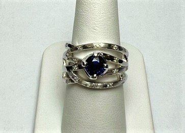 Blue sapphire ring