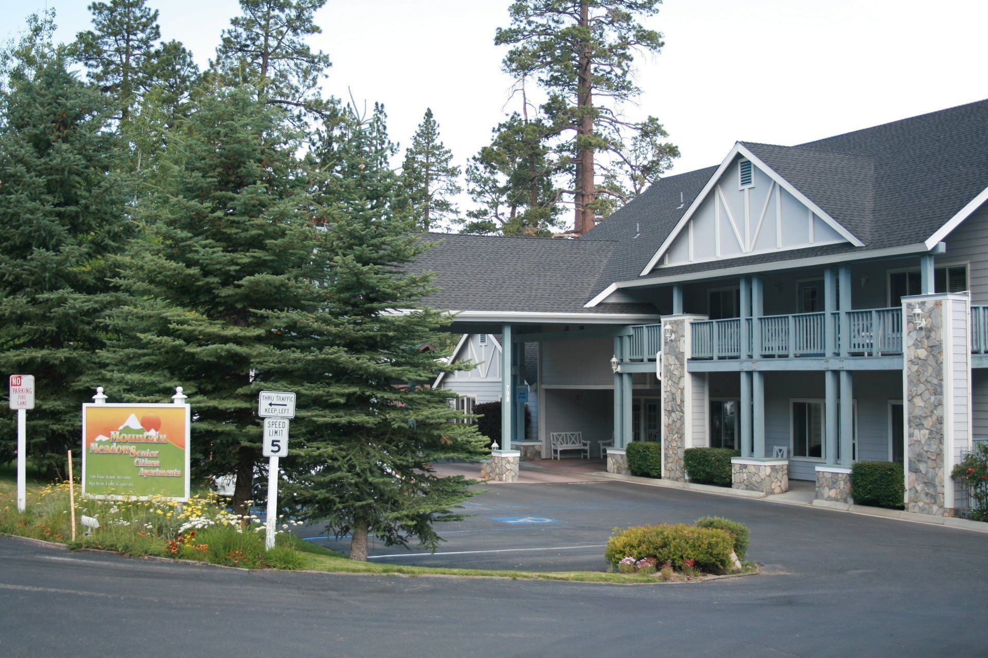 A large building with a sign that says no parking