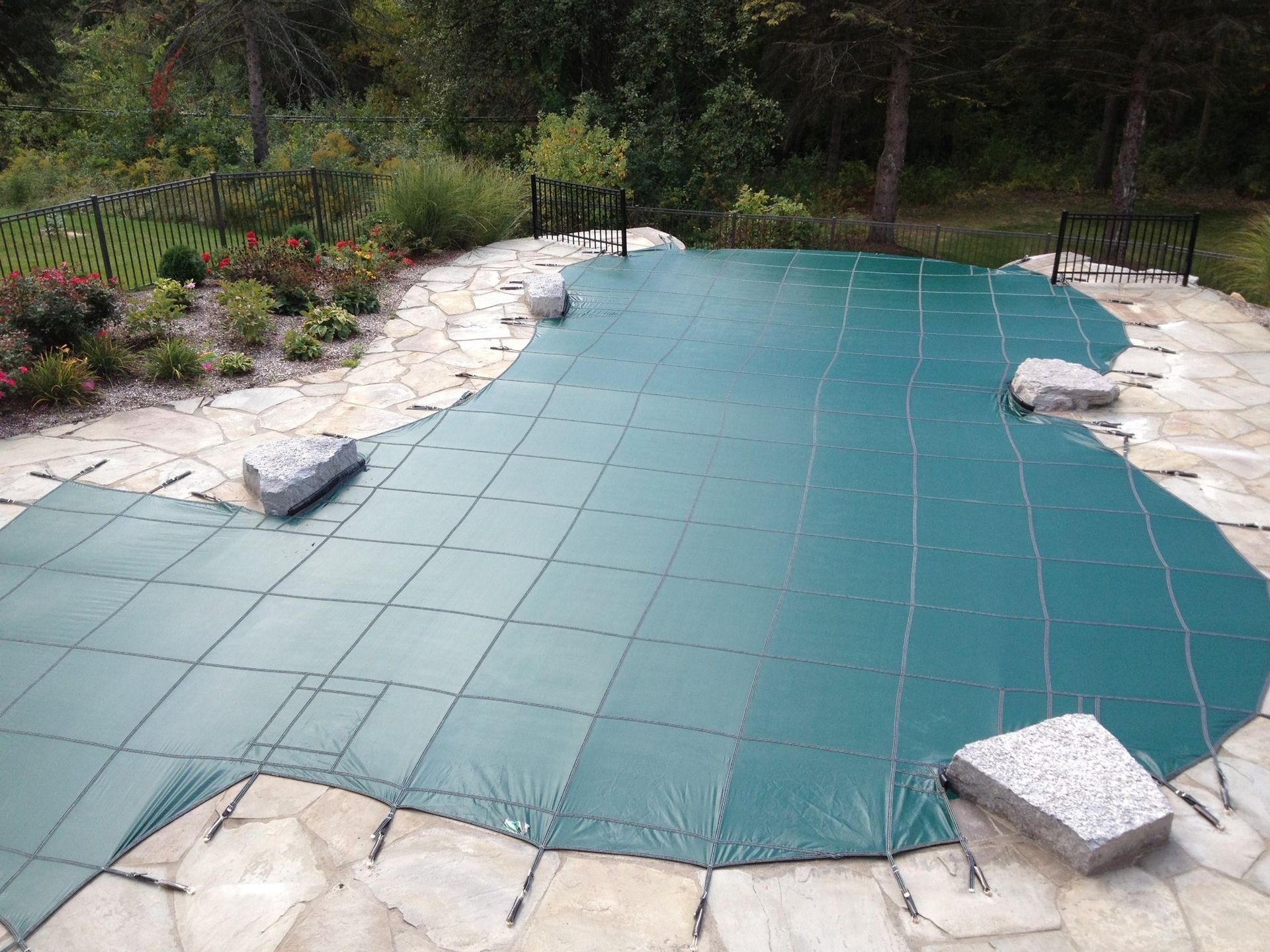 Swimming pool safety cover