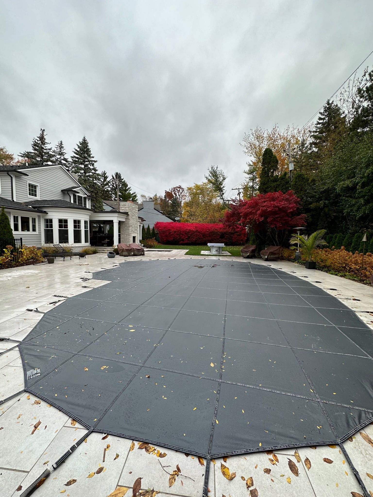 swimming pool closed cover