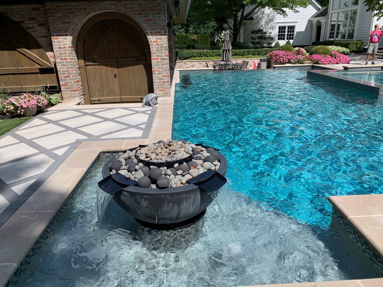 swimming pool with fountain design