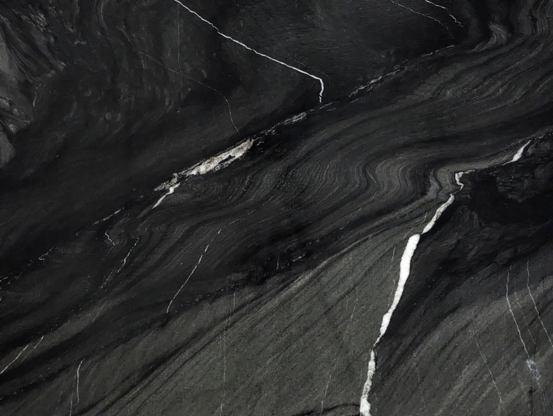 Tempest Black - Polished - 3CM - Closeup