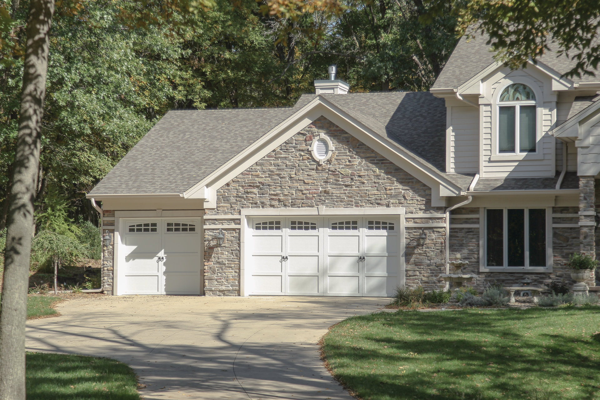 A house with two garage doors and a driveway