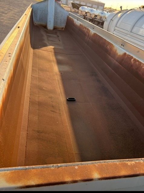 A rusty container with a screw in the middle of it