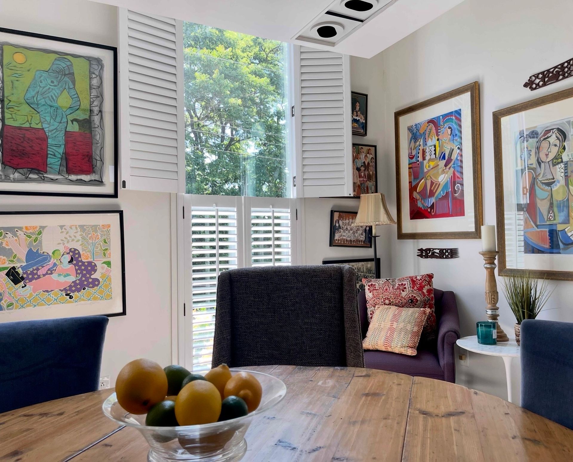 A beautiful dining room