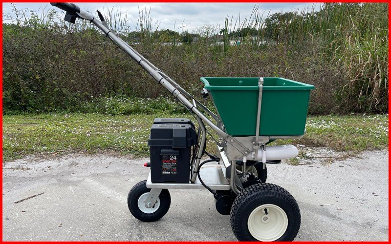 Electric fertilizer spreader right view
