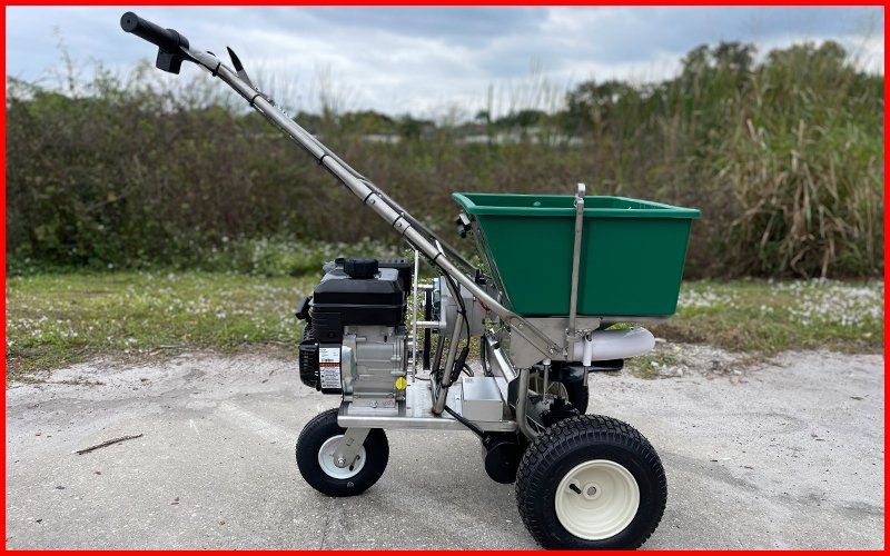 Hybrid fertilizer spreader right view