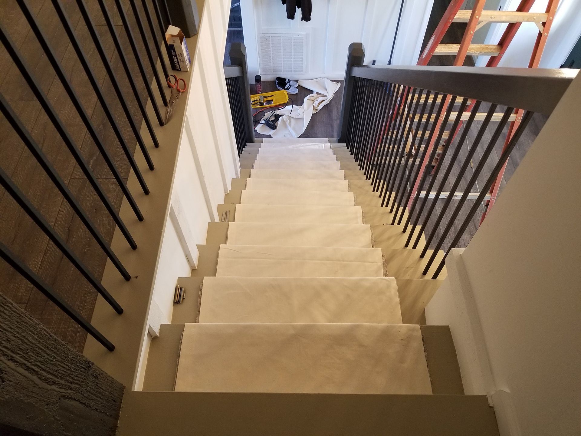 Floor runner preparing to install