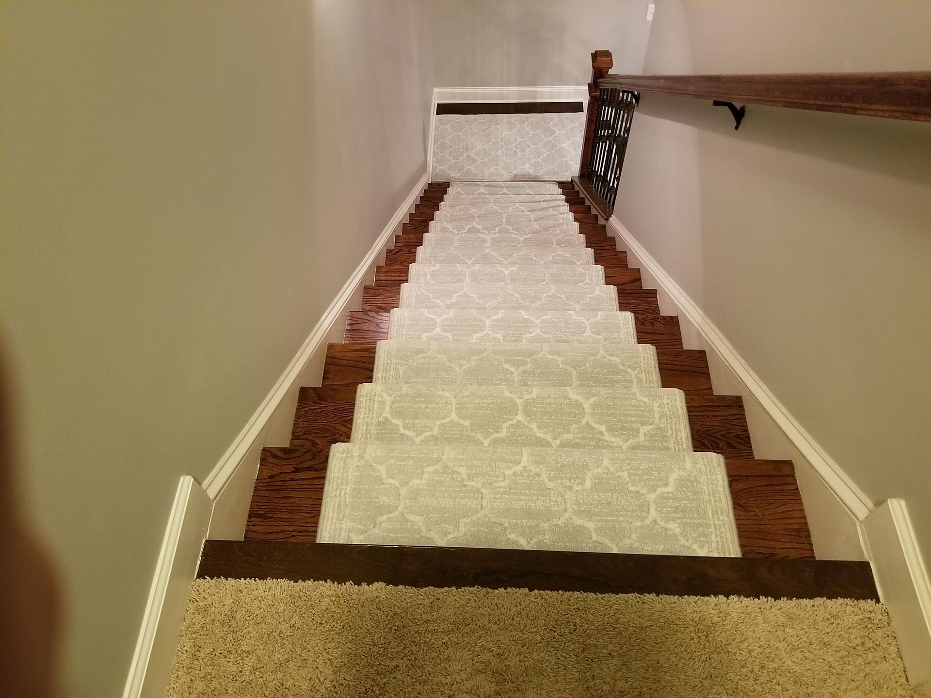 White floor runner