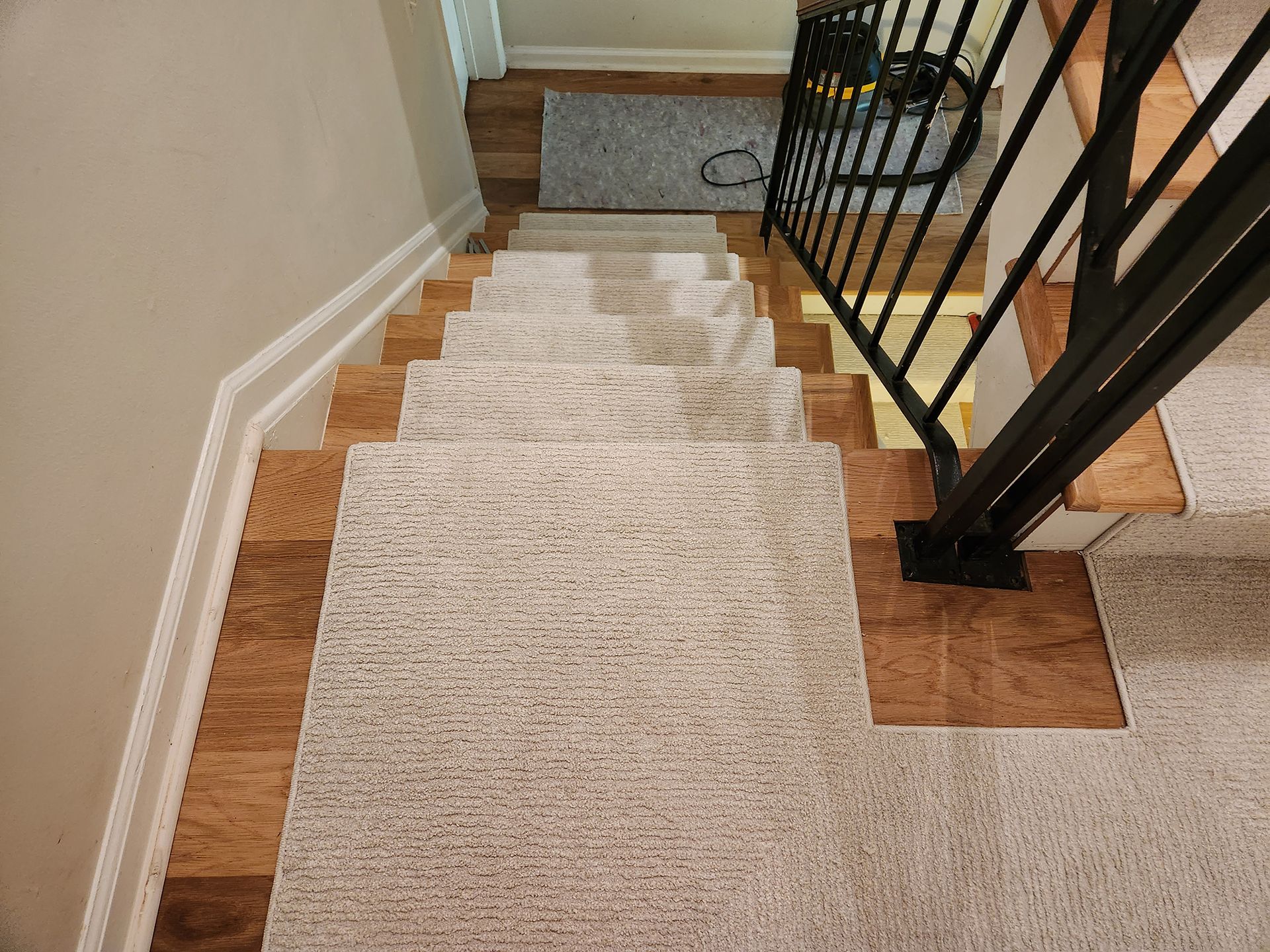 Elegant white floor runners