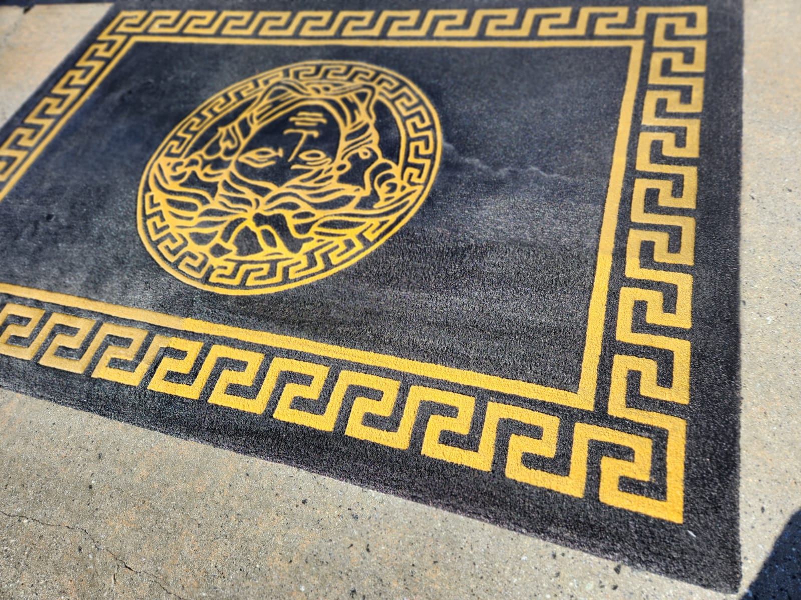 closer shot of the black and gold rug