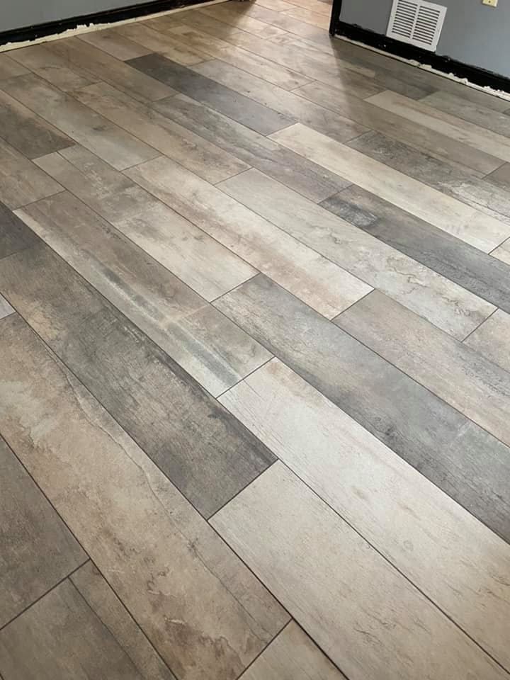A close up of a wooden floor in a room.