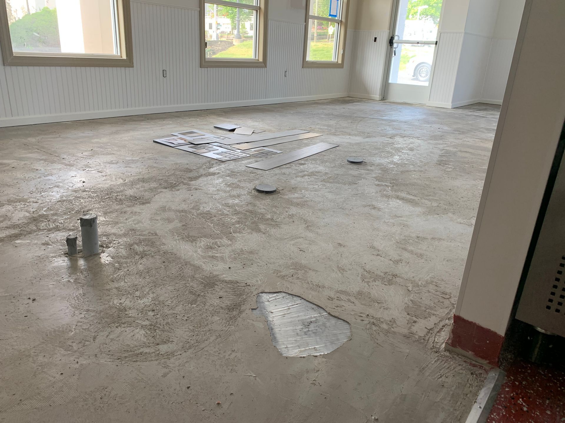 A room with an unfinished concrete floor