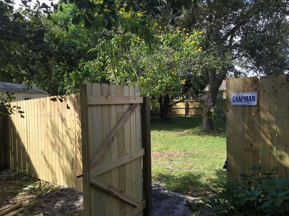 A wooden fence with a sign on it that says campground