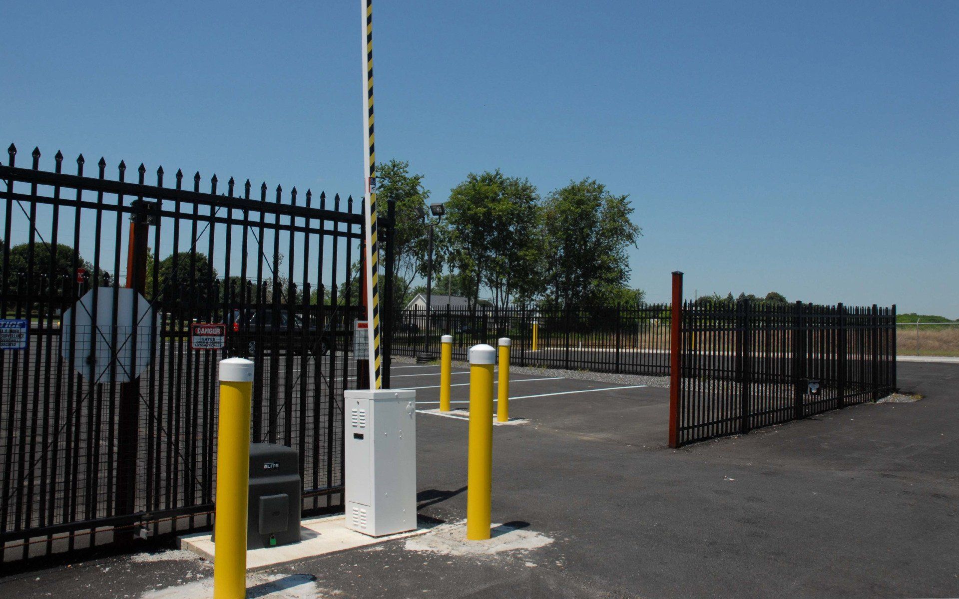 Commercial fencing