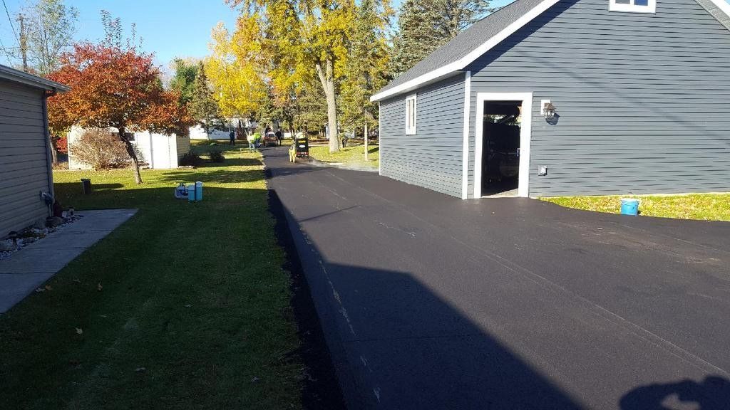A house with a driveway leading to it and a garage.