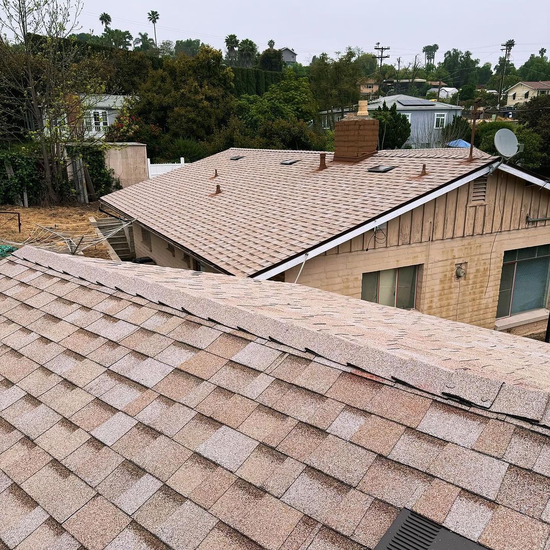 A house with a roof that has shingles on it.