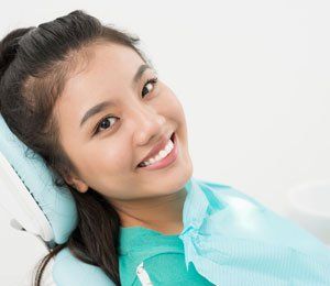 lady for dental check up