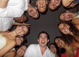 A group of people are posing for a picture in a circle.