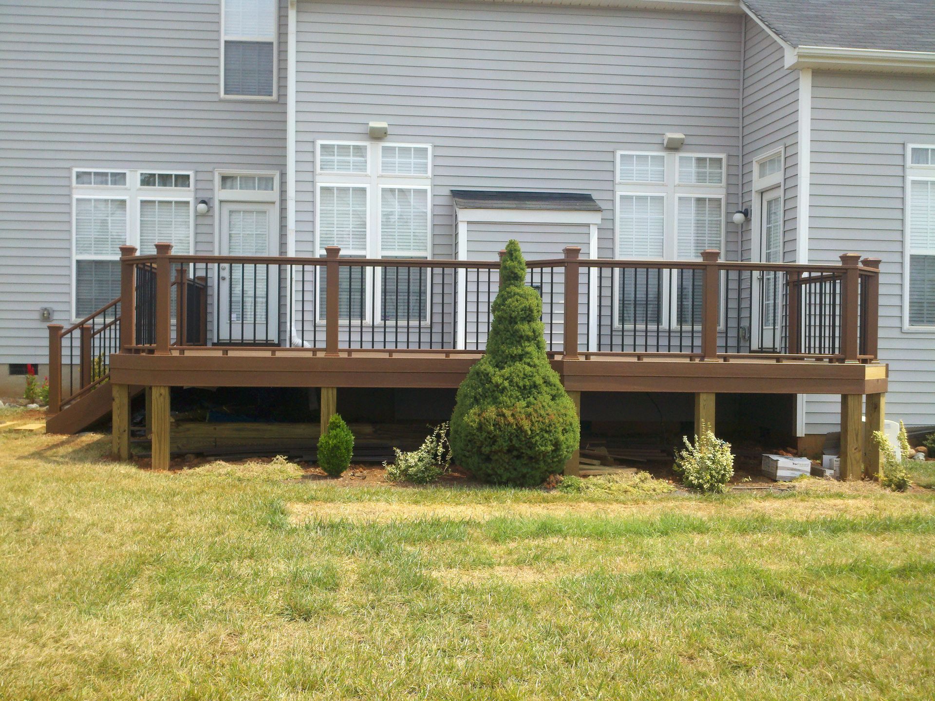 A house with a large deck in front of it