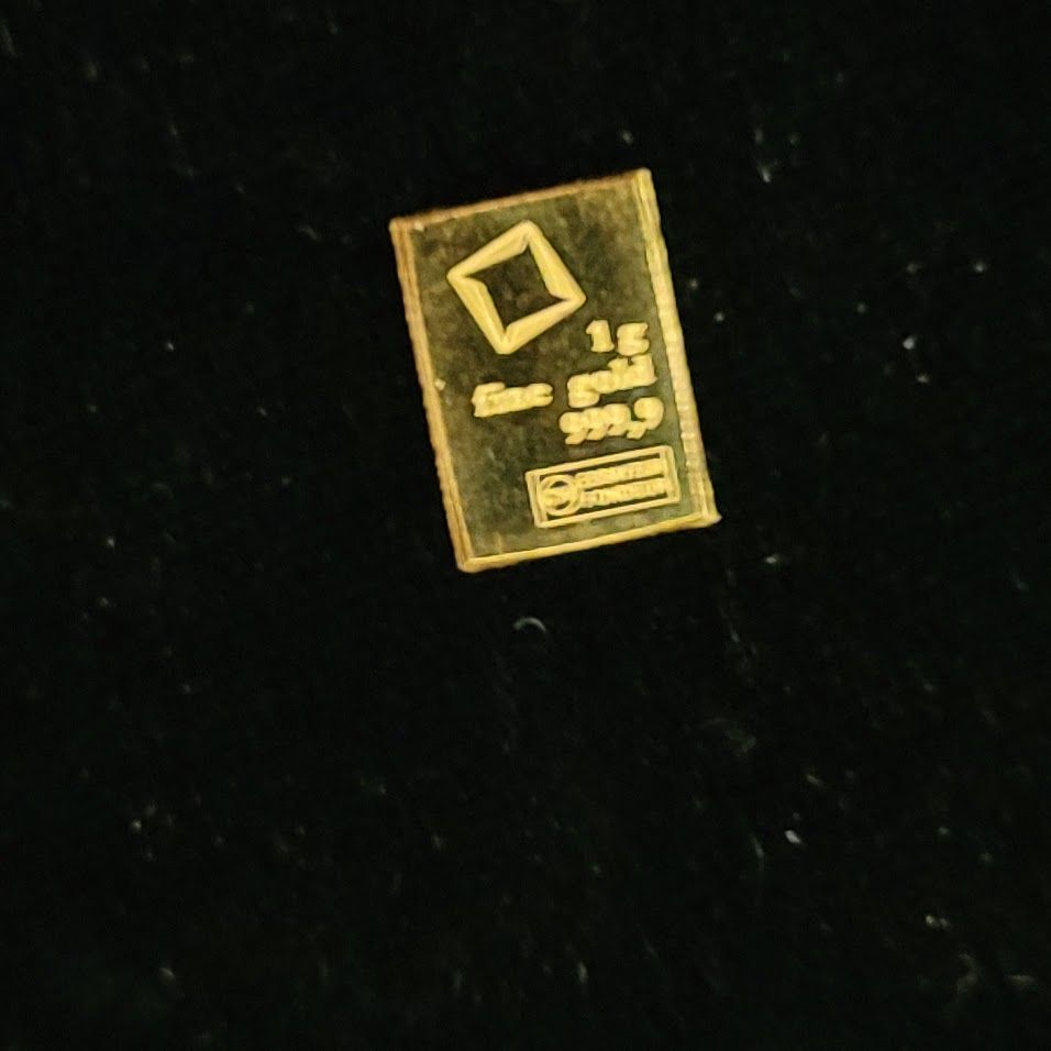 Gold bar with a diamond logo, 
