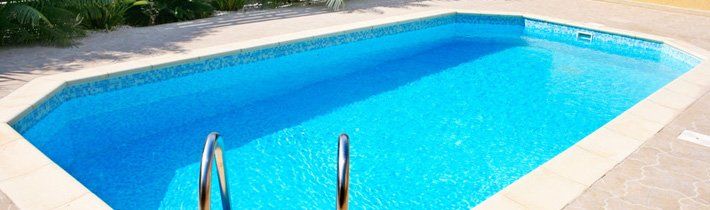 Swimming pool with liner
