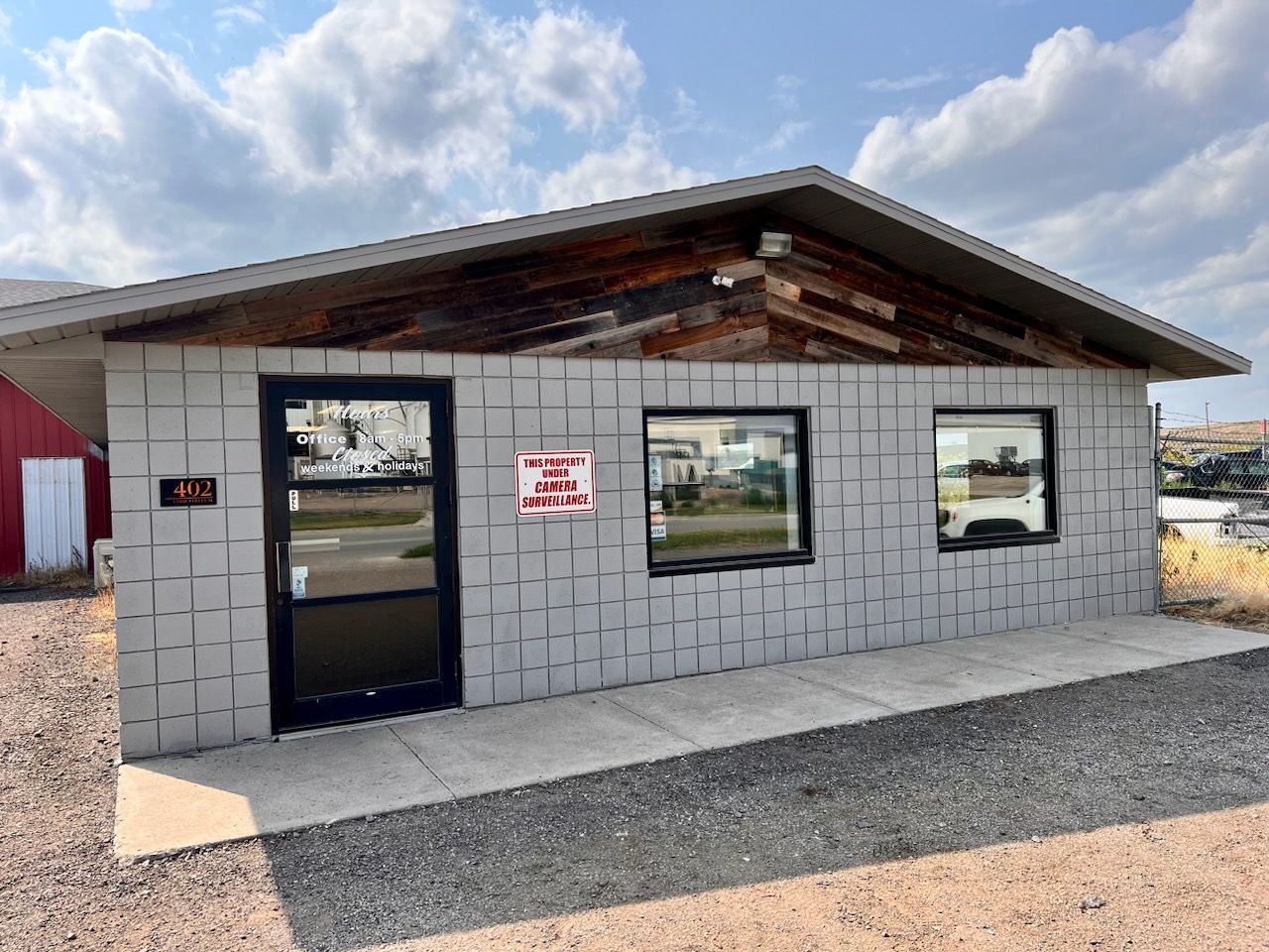 A small brick building with a sign on the side that says no parking.