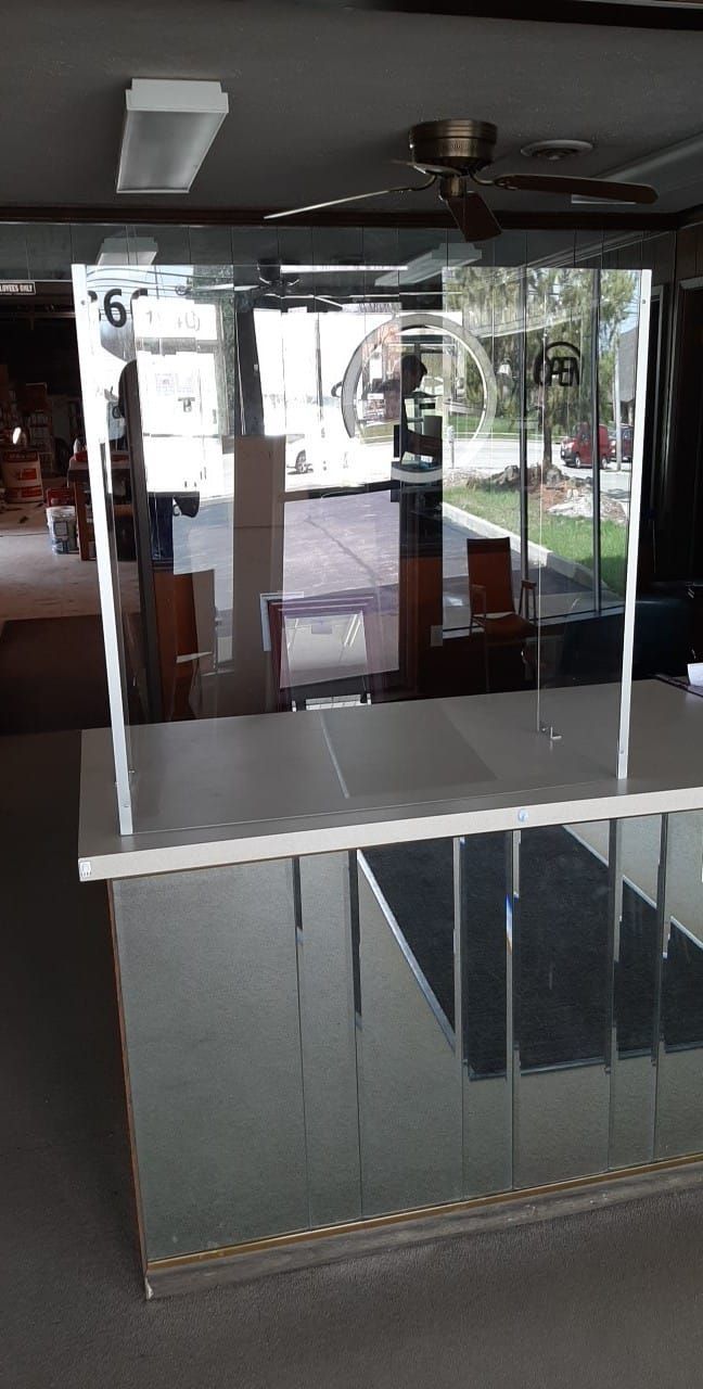 A large mirrored counter in a room with a ceiling fan.