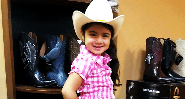 Little girl posing / Children's clothing | Casa Grande, AZ