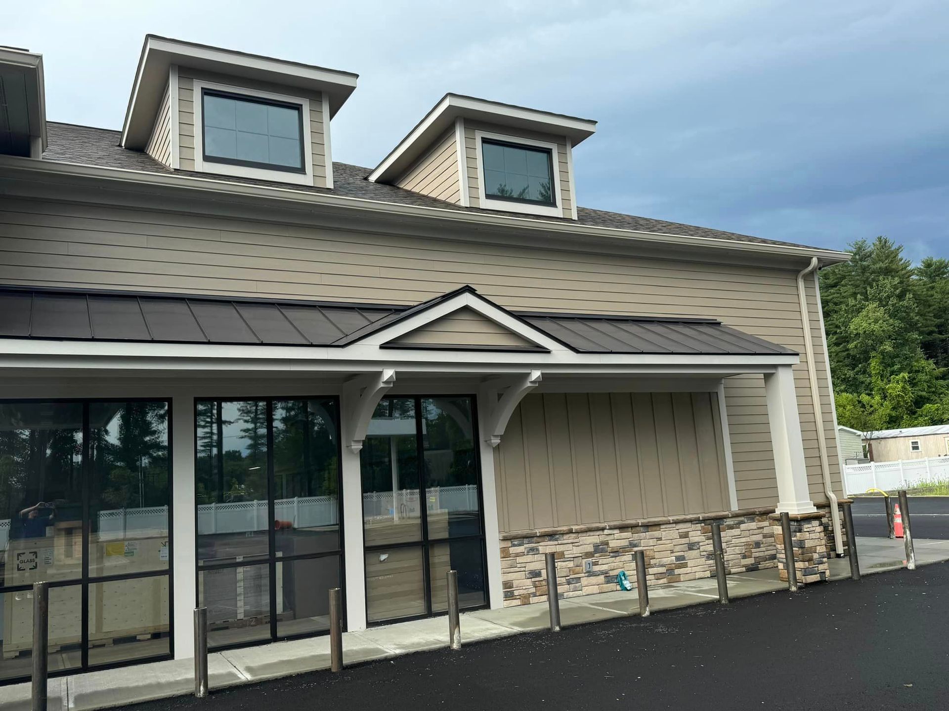 A large building with a lot of windows and a roof