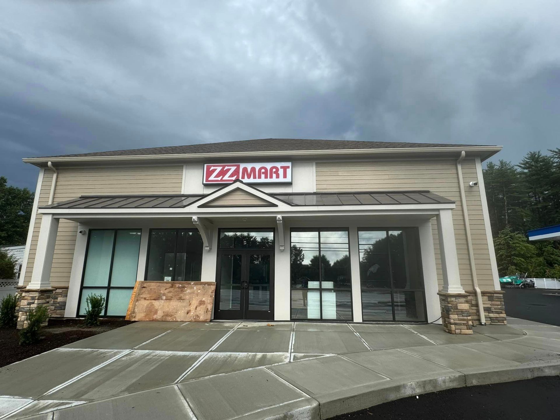 A store front with a sign that says ZZ Mart on it