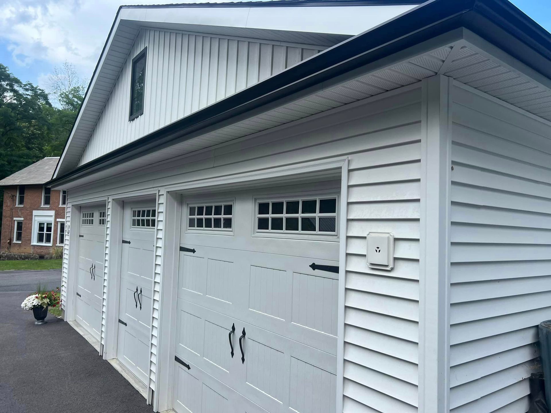 A white garage with the number 21 on the door