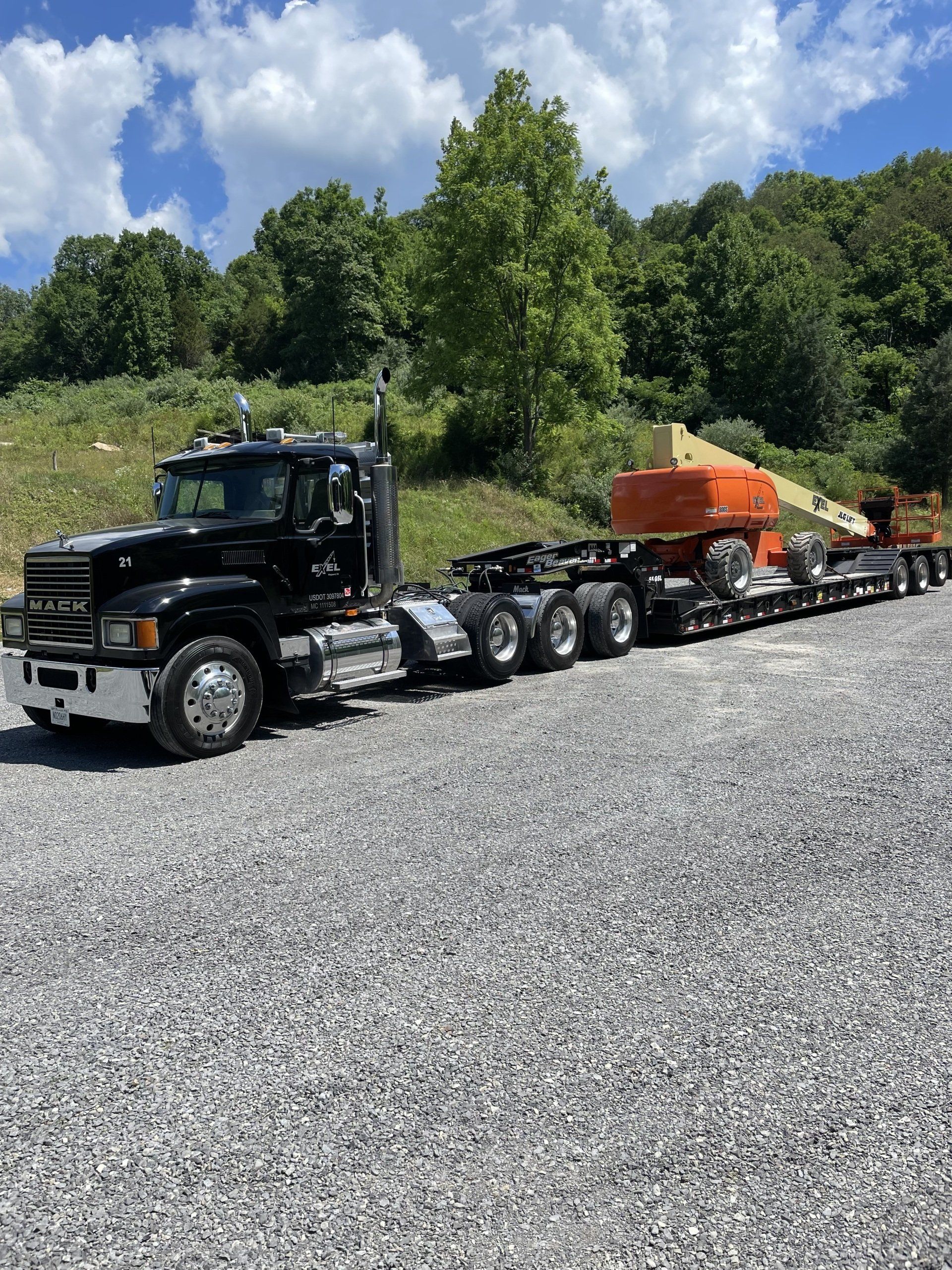 Big rig truck hauling a boom lift