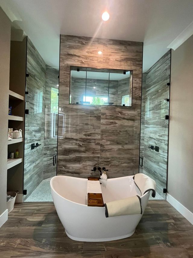 A hallway features a large sliding wardrobe with frosted geometric panels and a central mirror next to wooden double doors.