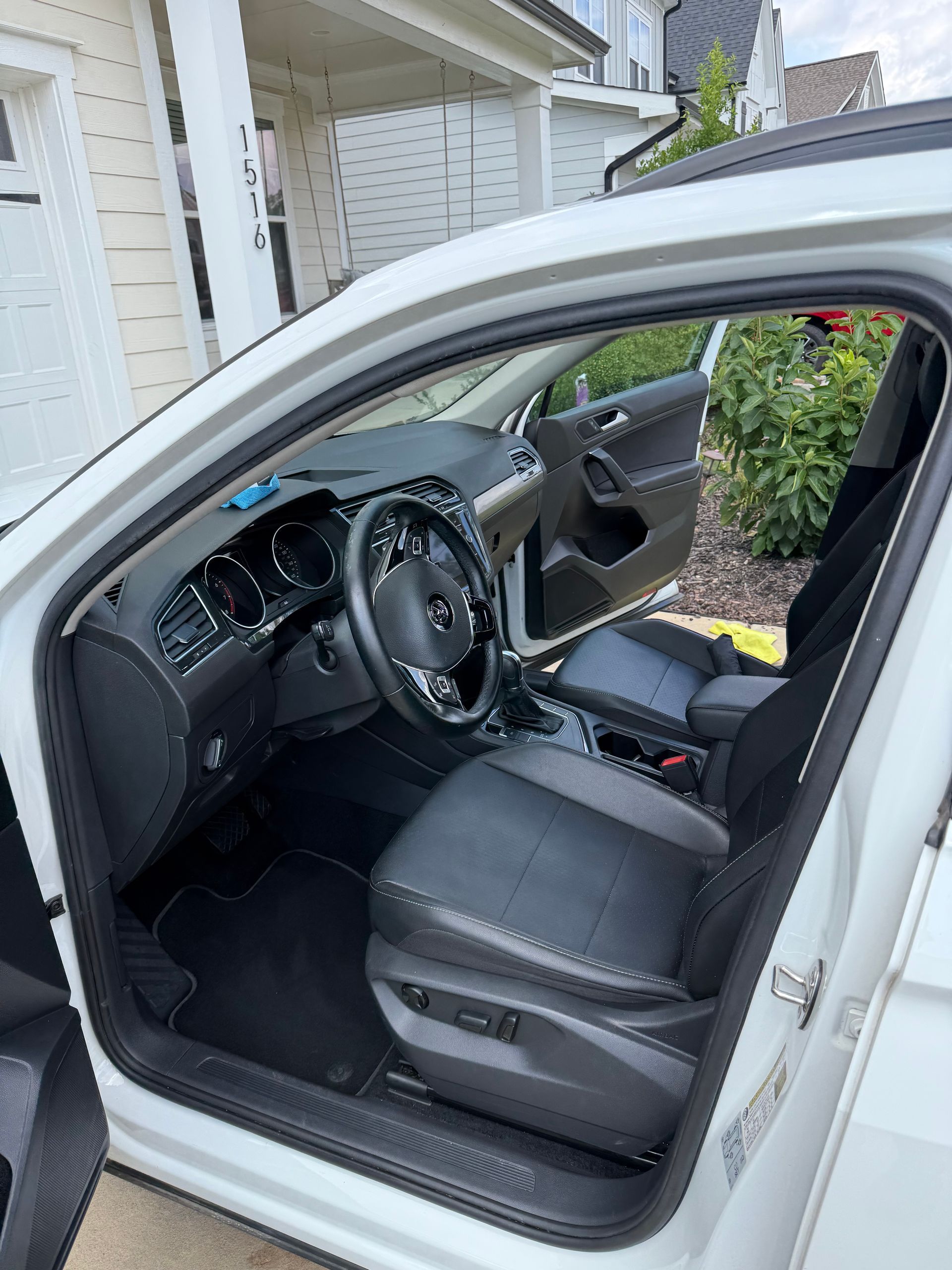 clean interior, leather, car, 12 oaks golf course