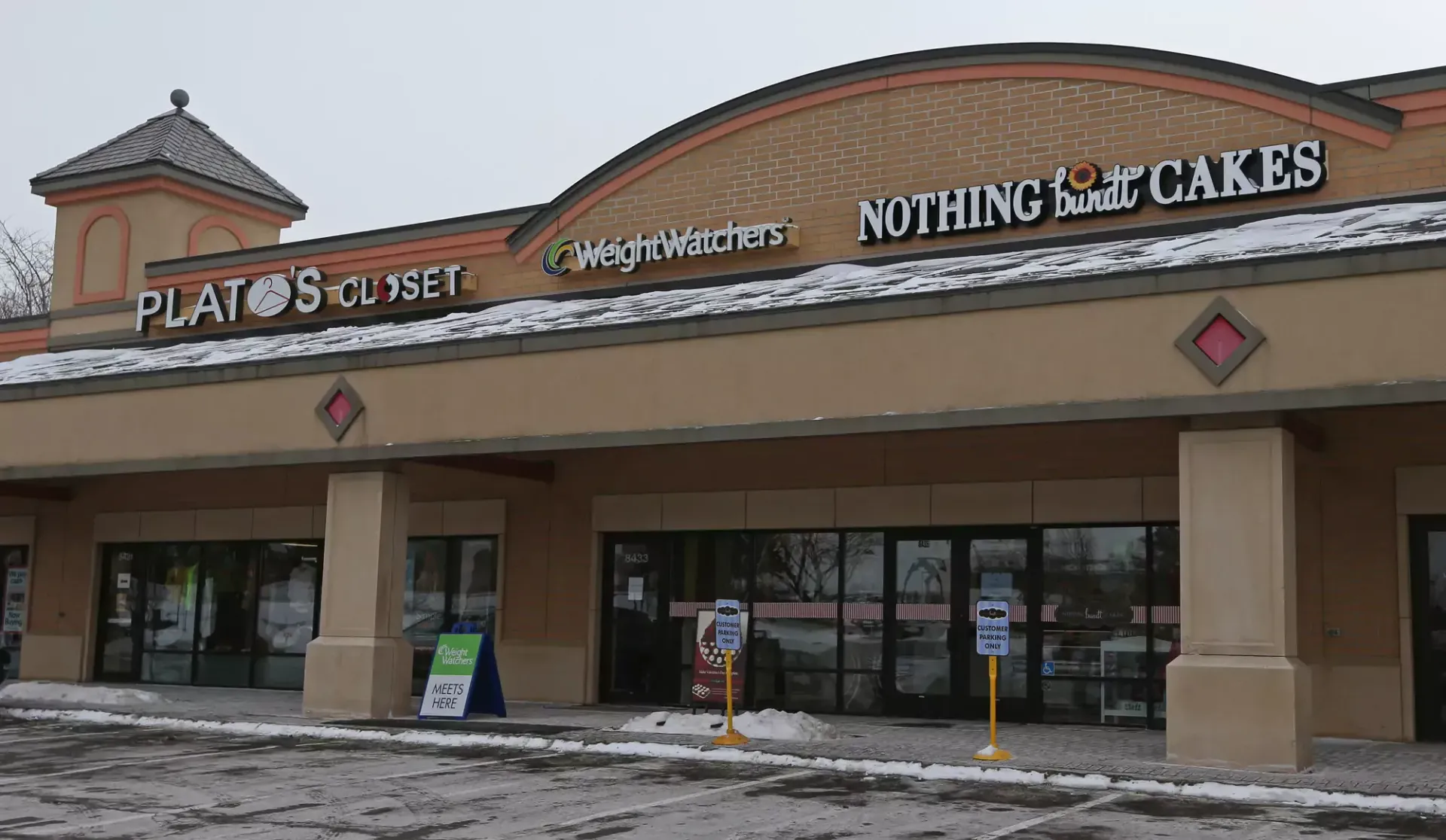 A building with a sign that says nothing but cakes