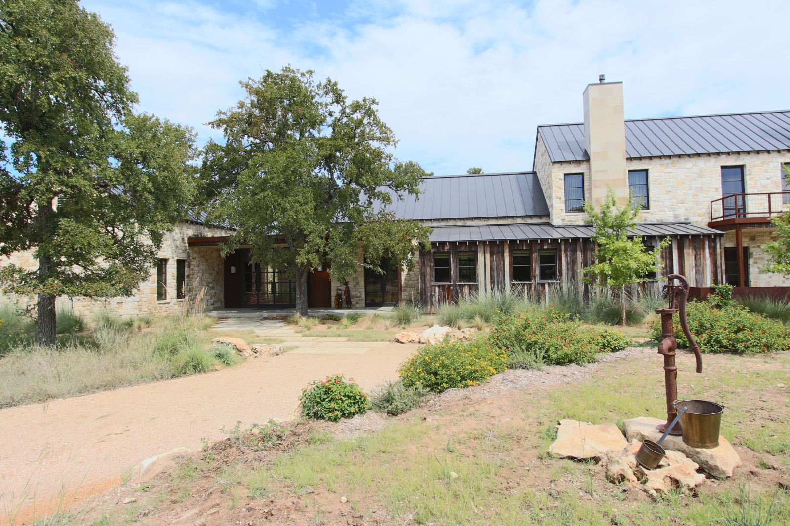 Modern Farmhouse By SPS Interior Designs - #2