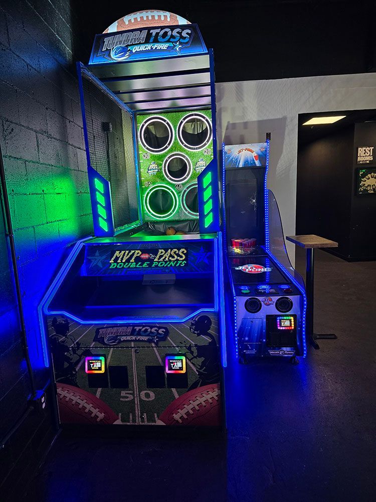 Football toss arcade game