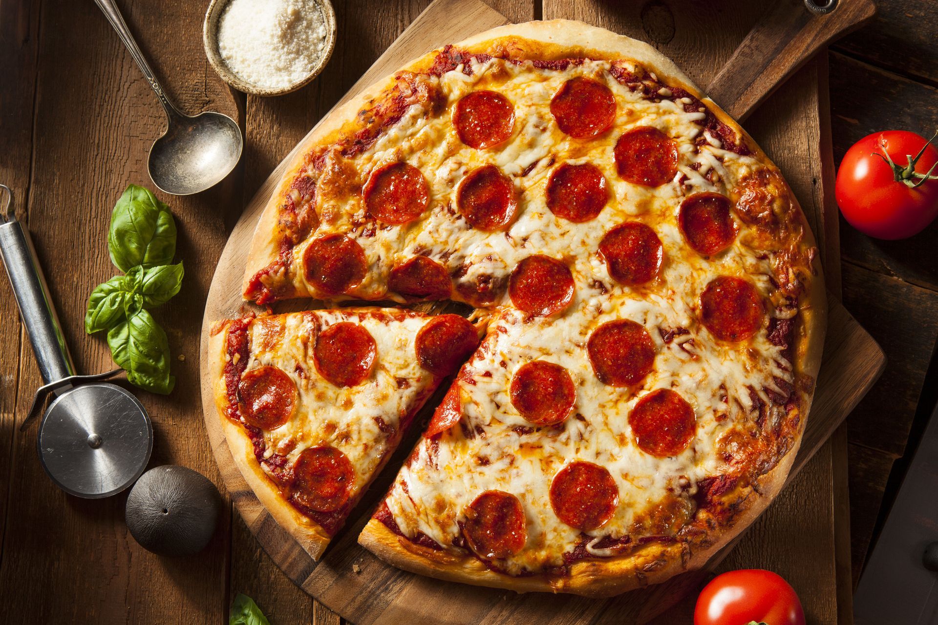 3 Ways Pizza Delivery Can Make Your Hectic Week a Little Easier