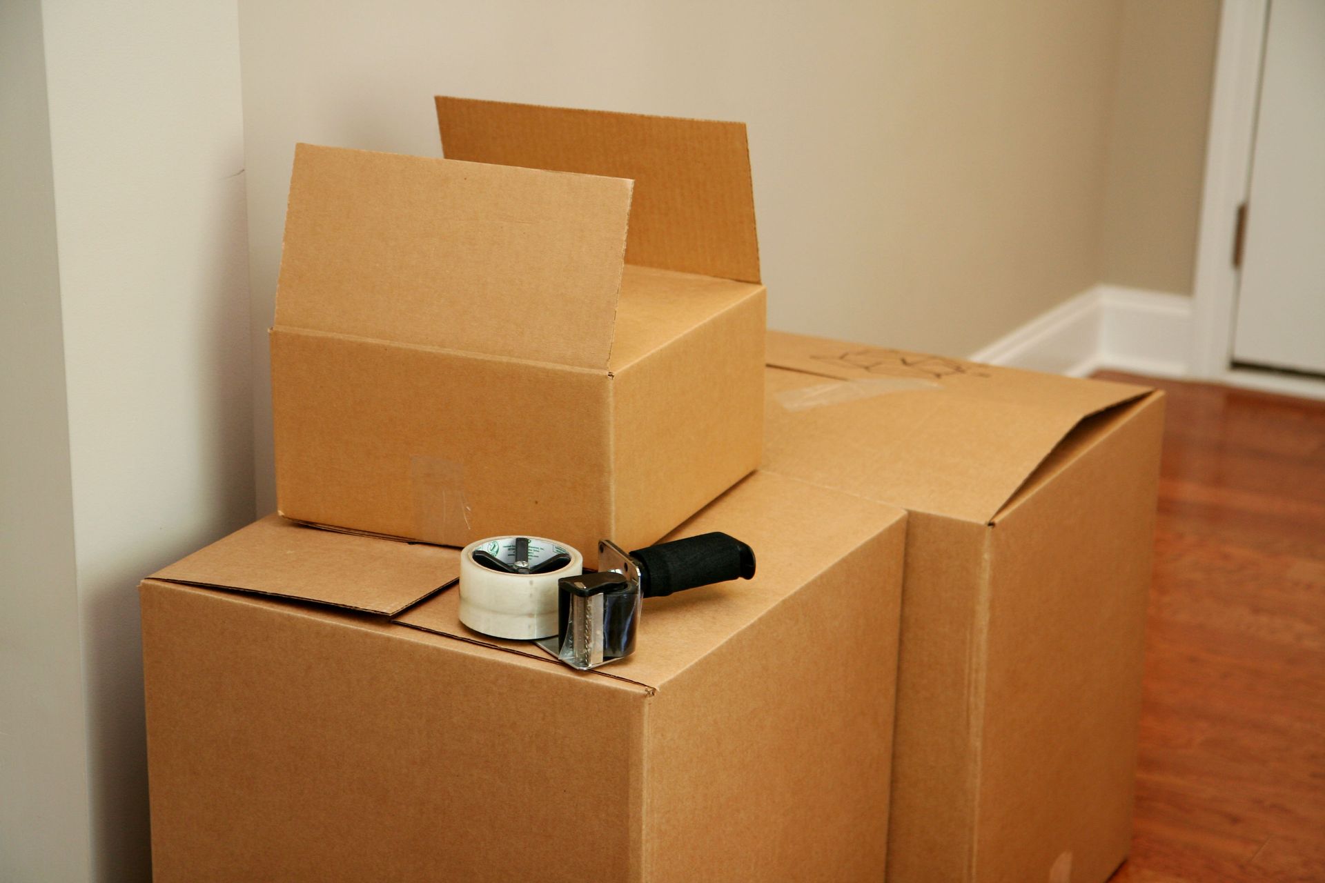 3 Benefits of Hiring a Local Moving Company