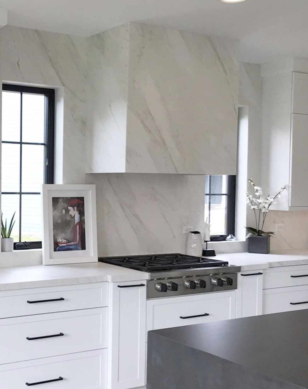 Lush white porcelain countertop