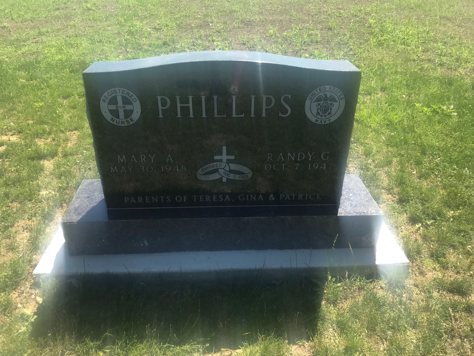A black gravestone with the name Phillips on it
