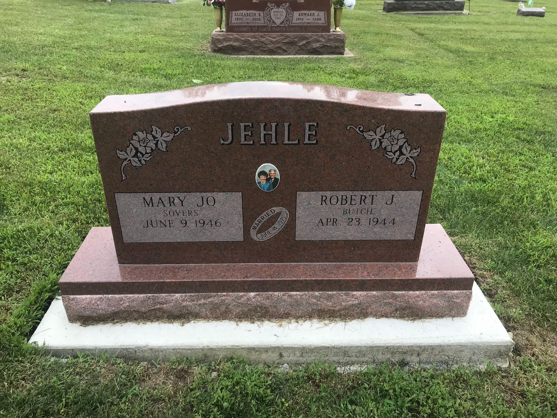 A gravestone in a cemetery with the name Jehle on it.