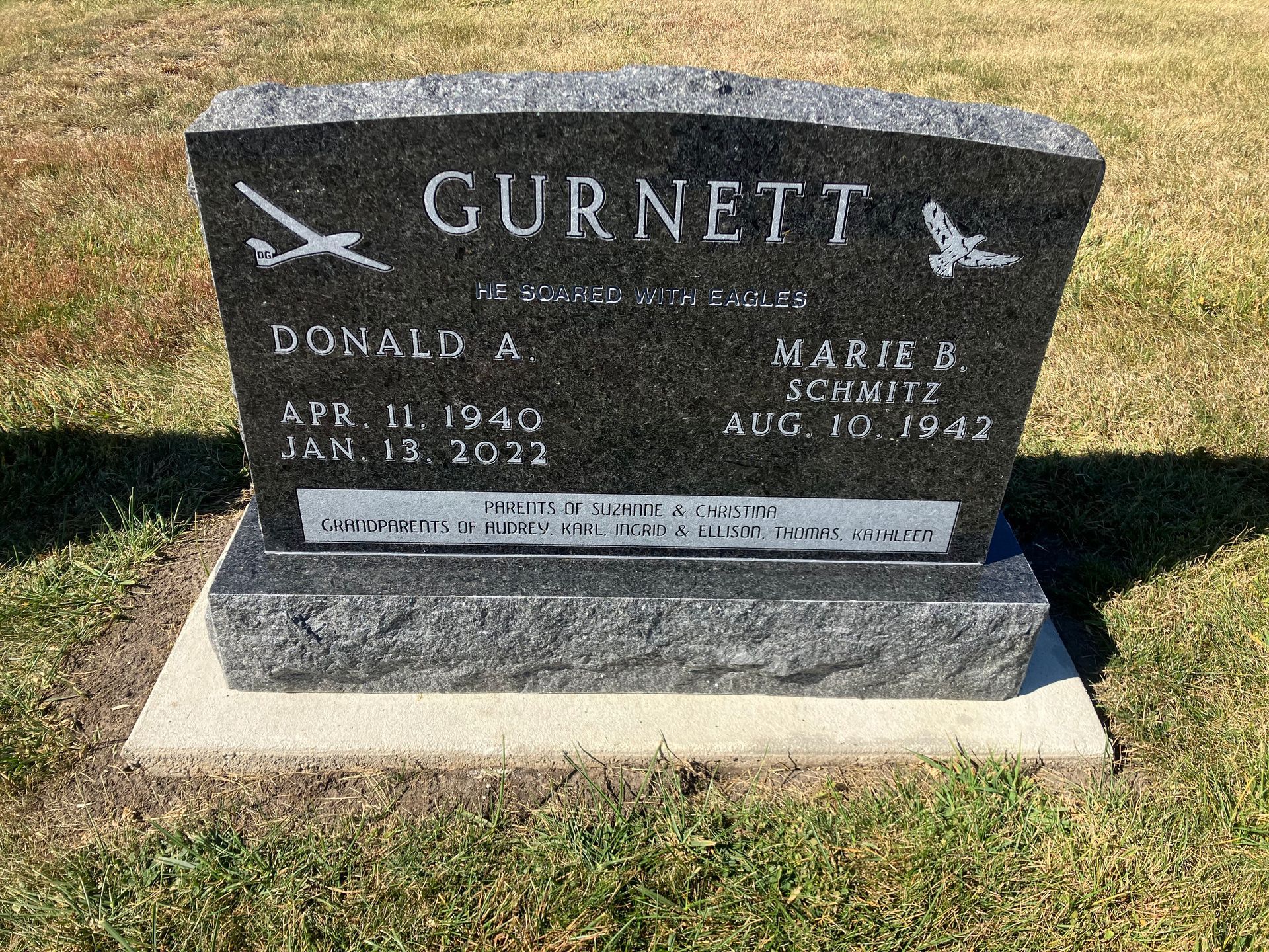 Donald and Marie Gurnett tomb