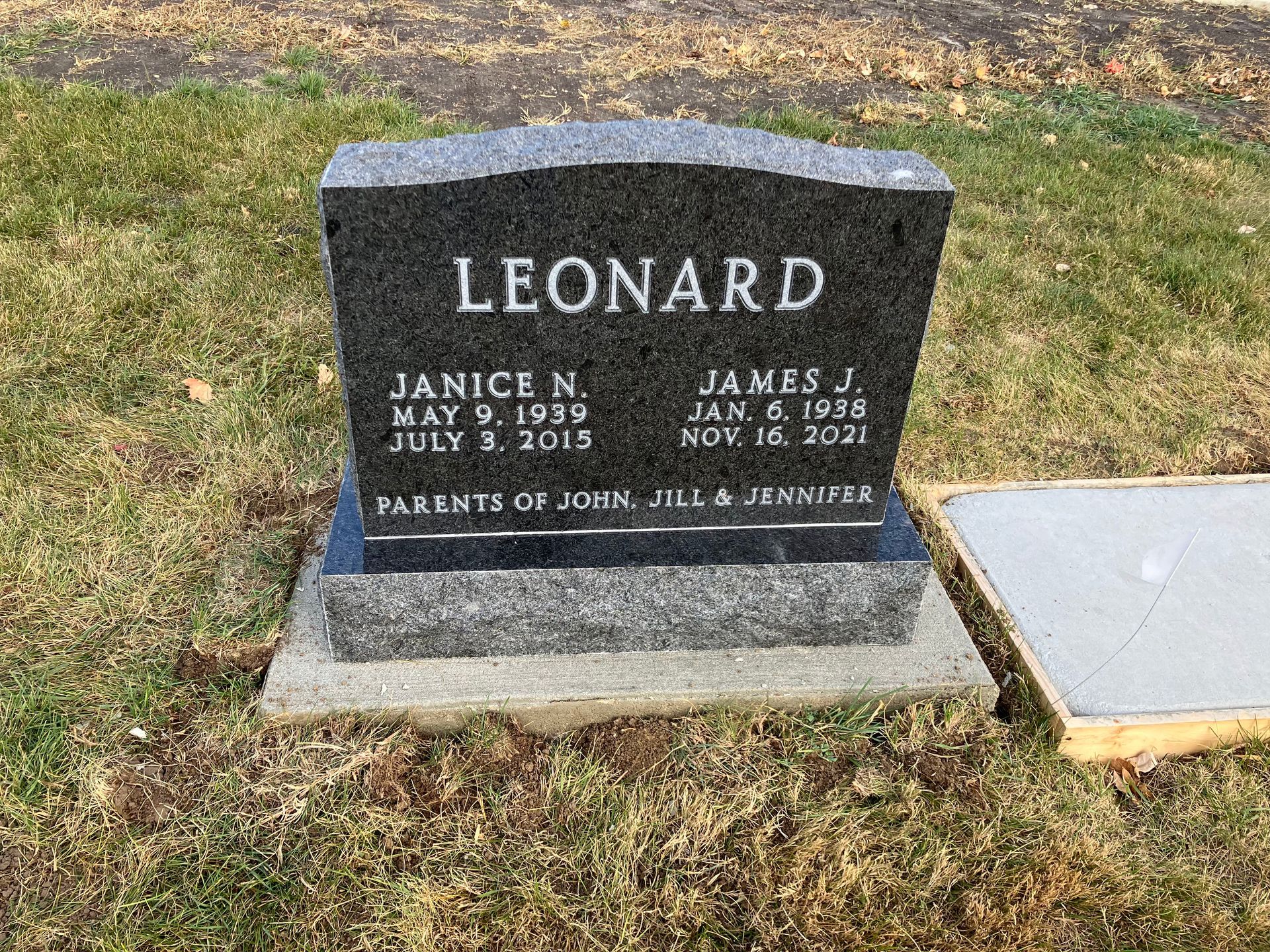 Janice and James Leonard tomb