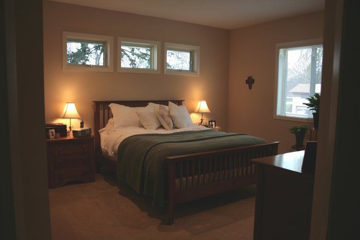 bedroom with lamps