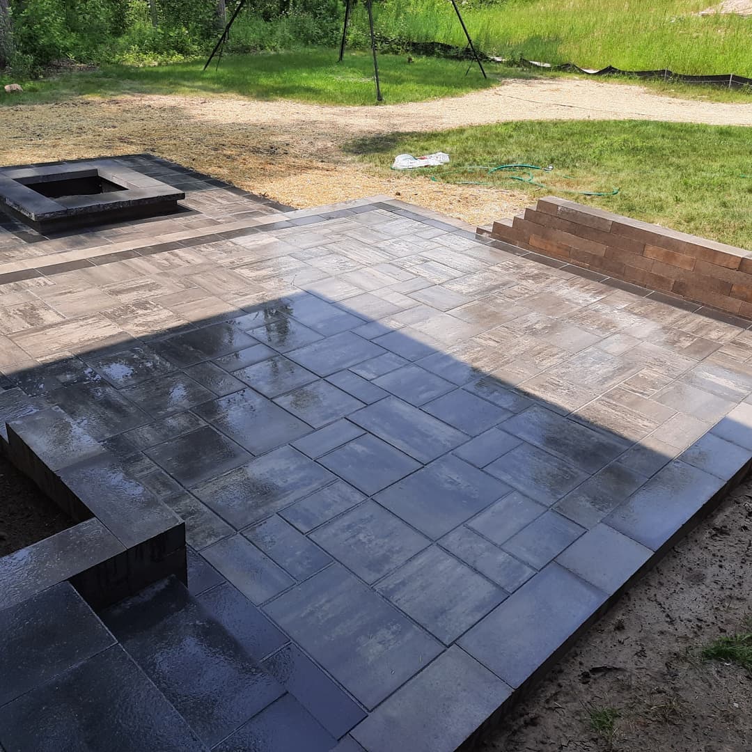 Quality Outdoor Services, LLC Landscaper Howell, MI