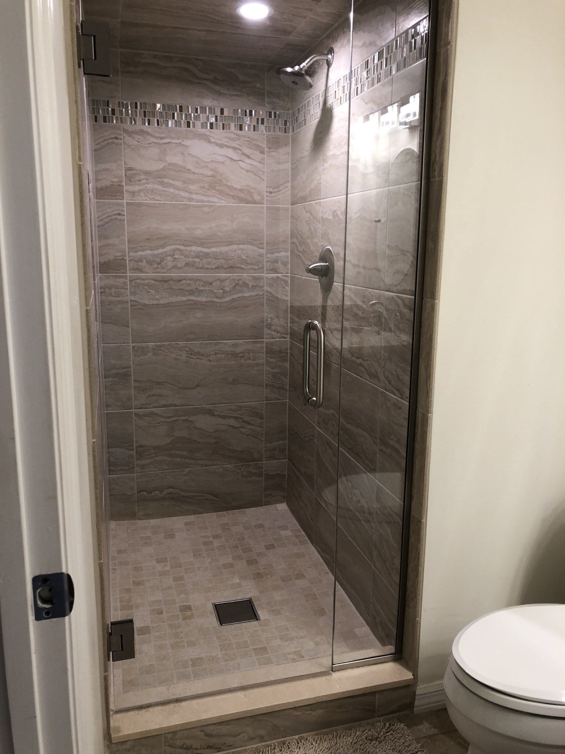 Elegant shower enclosure