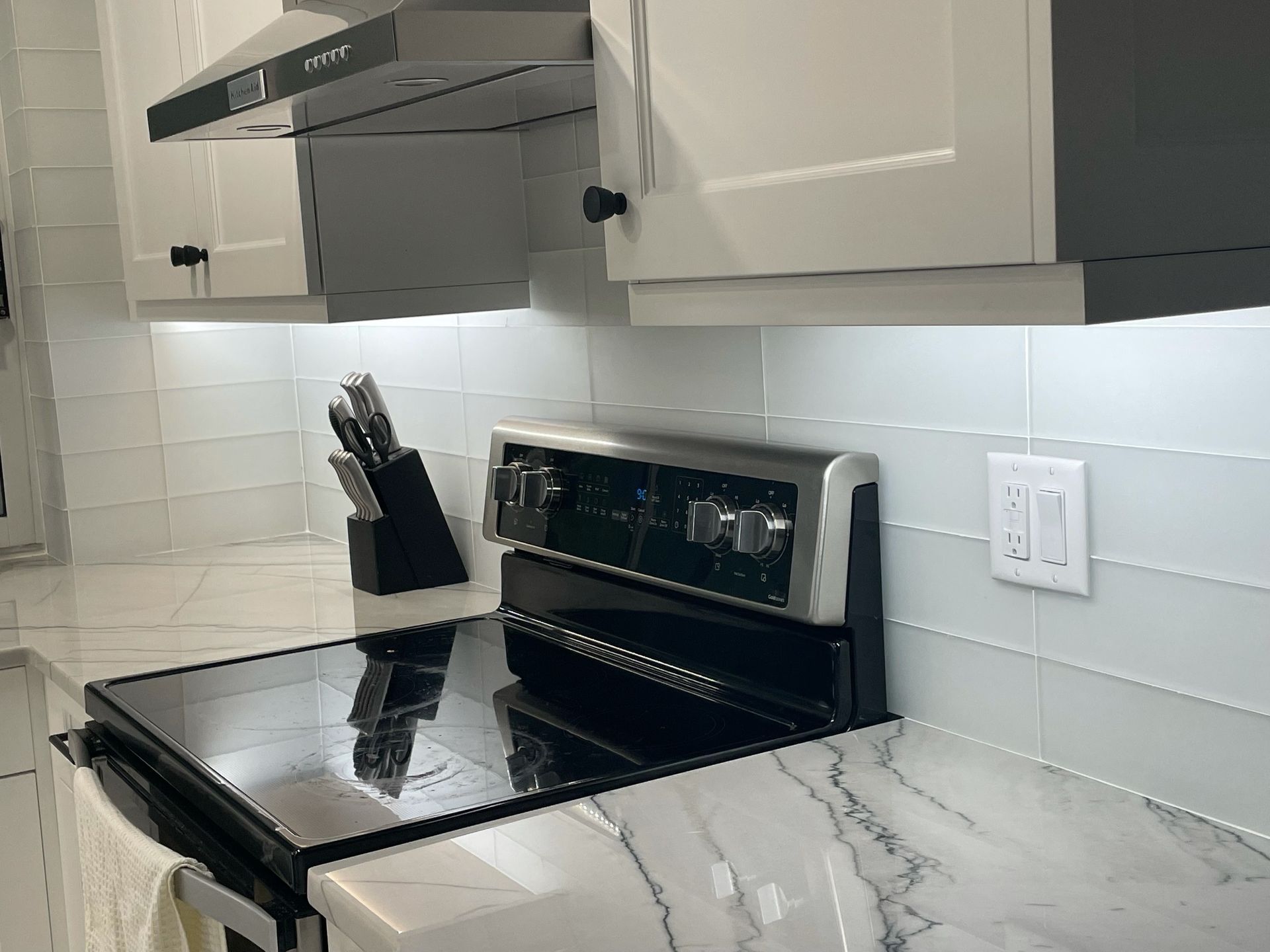 Contemporary Transitional Kitchen Remodel by Plantation Floor And Bath project photo 2